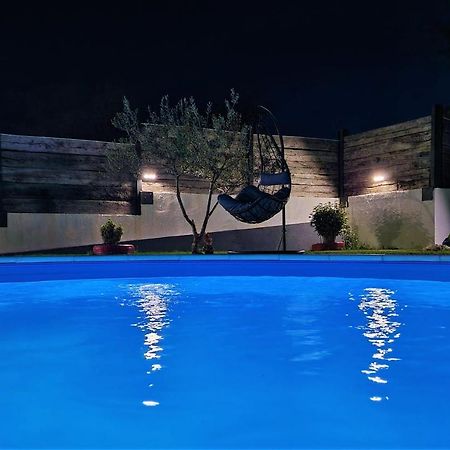 Klis Holiday House Boost With Heated Pool מראה חיצוני תמונה