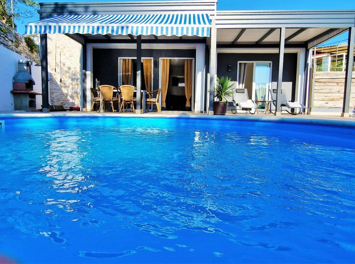 Klis Holiday House Boost With Heated Pool מראה חיצוני תמונה