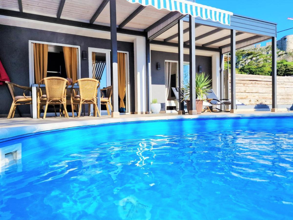 Klis Holiday House Boost With Heated Pool מראה חיצוני תמונה